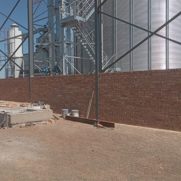 Integrated silo, structural steel, brickwork and concrete works at the Koppies grain site
