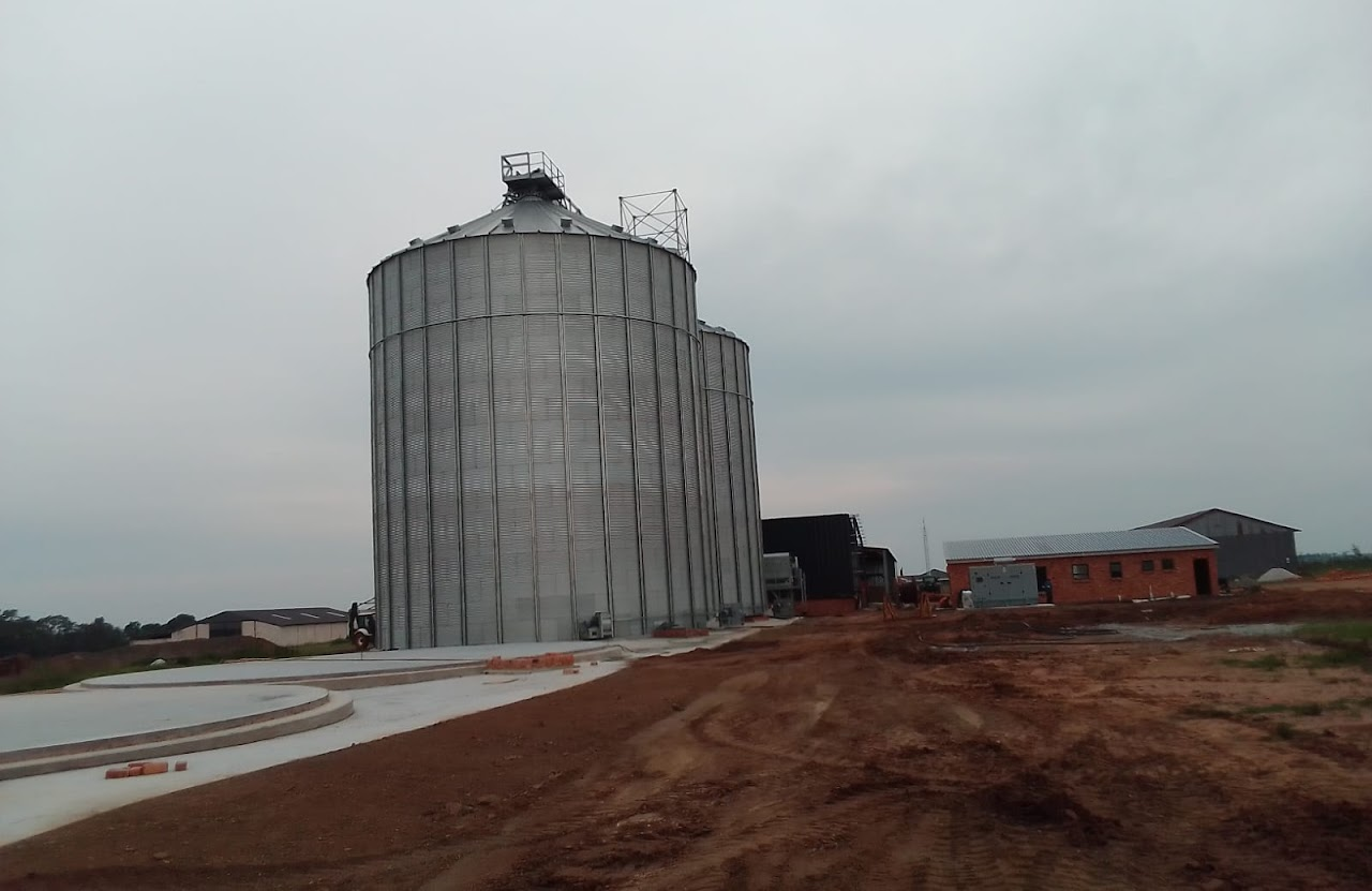 Grain silos, concrete silo bases and external aprons at the Koppies agricultural development